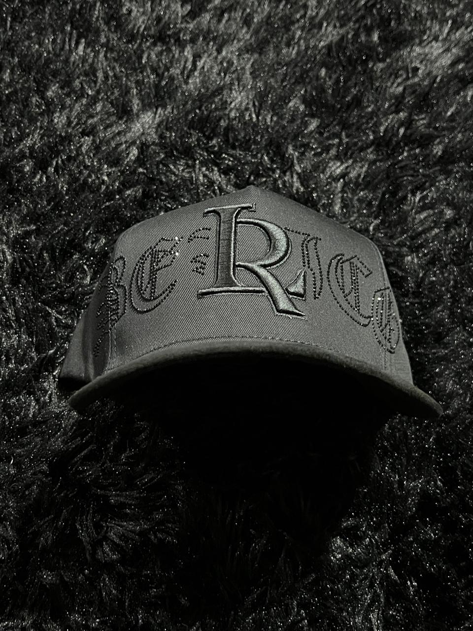 Gorra TOTO Caps X Luis R Conriquez