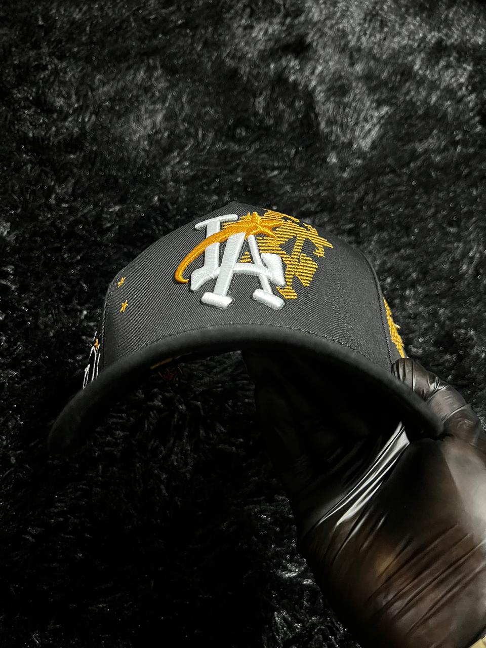 Gorra ThirtyOne Hats "El mago" Amarilla