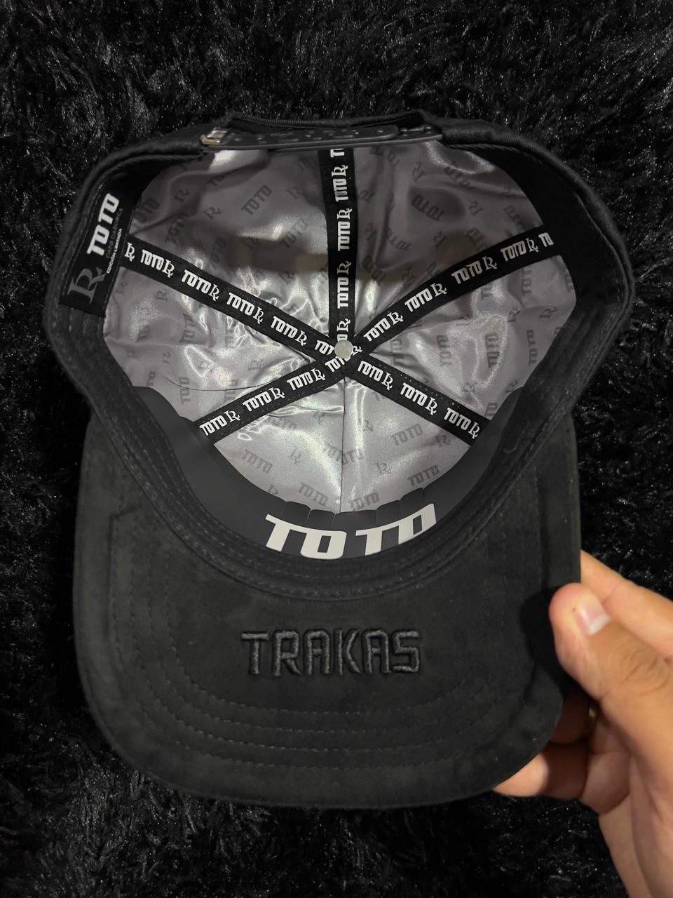 Gorra TOTO Caps X Luis R Conriquez