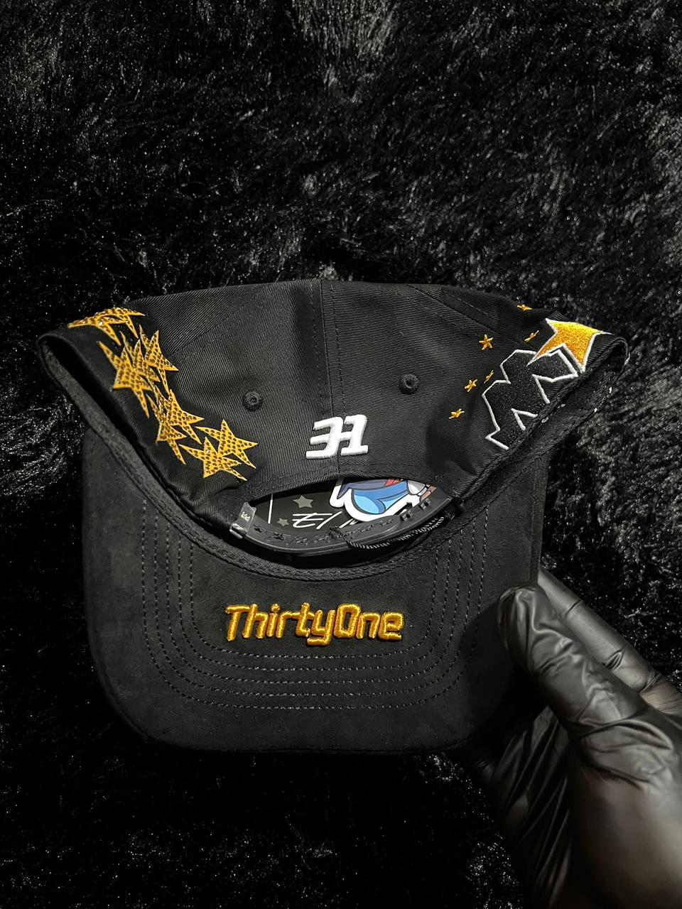 Gorra ThirtyOne Hats "El mago" Amarilla
